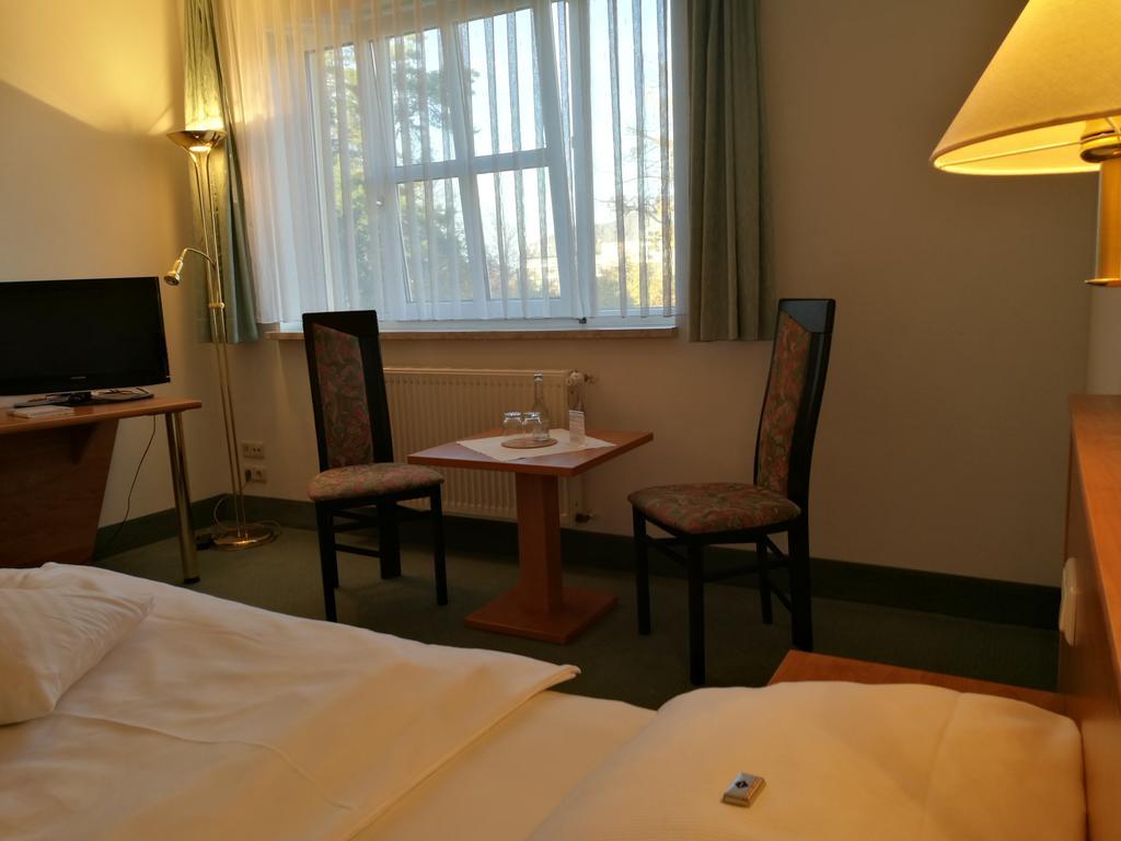 Hotel & Restaurant Bergfried Saalfeld Saale Kültér fotó