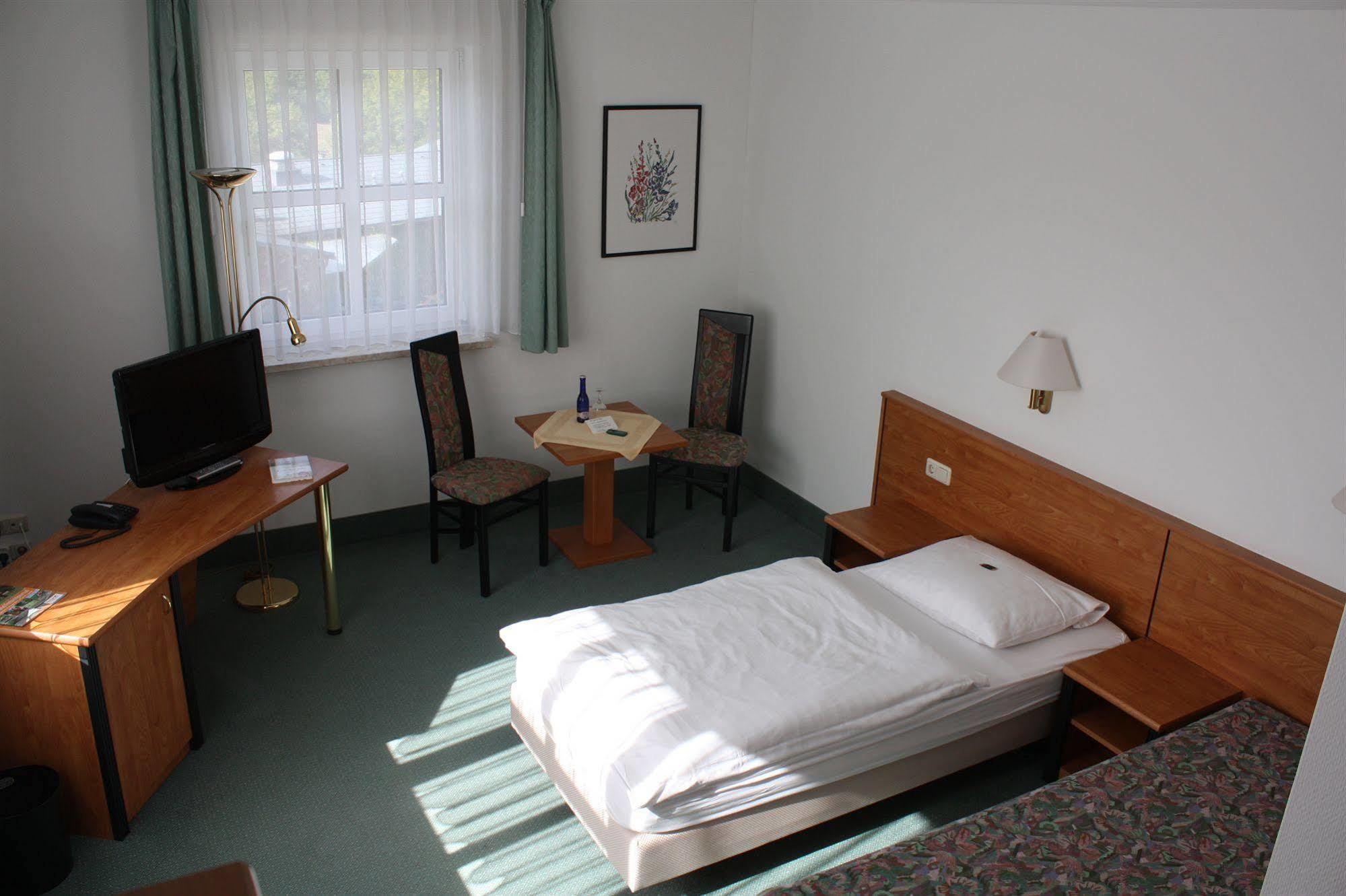 Hotel & Restaurant Bergfried Saalfeld Saale Kültér fotó